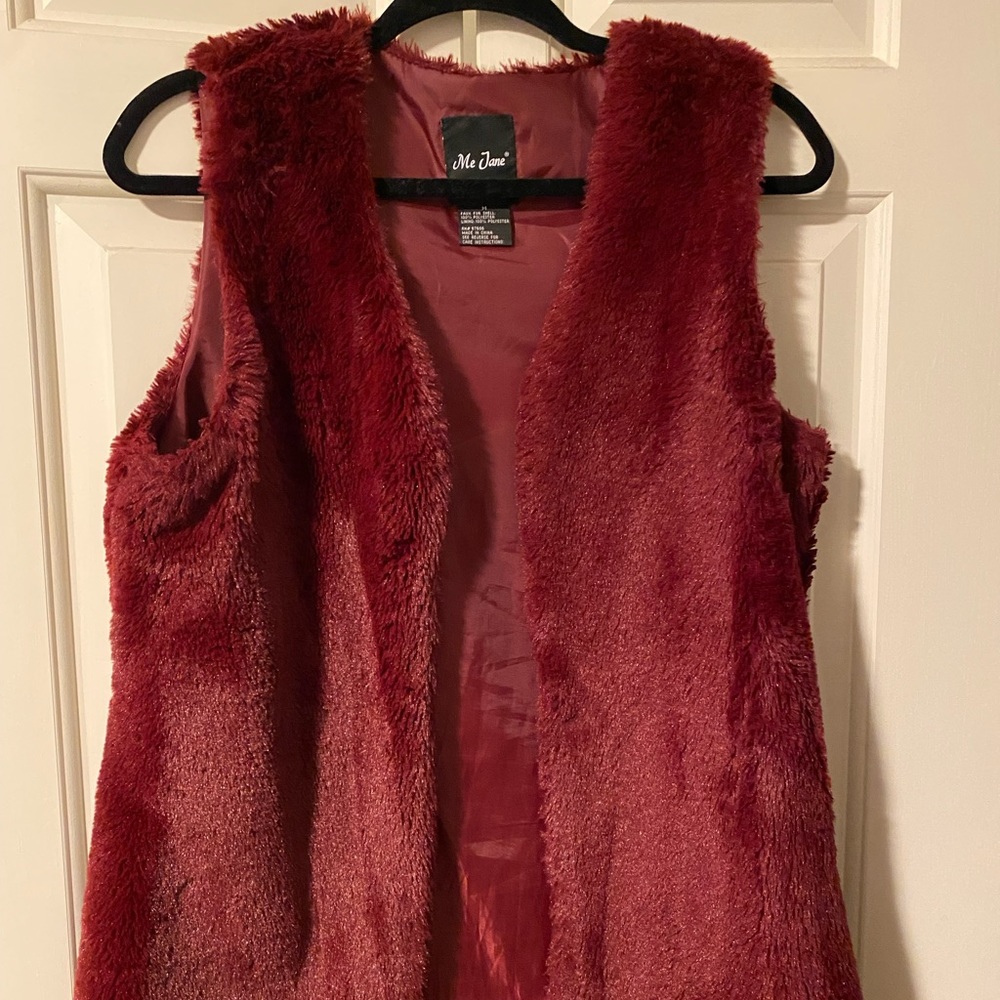 Junior’s burgundy Burgundy faux fur vest
